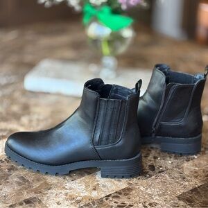 Women’s size 9 black booties, NWOT